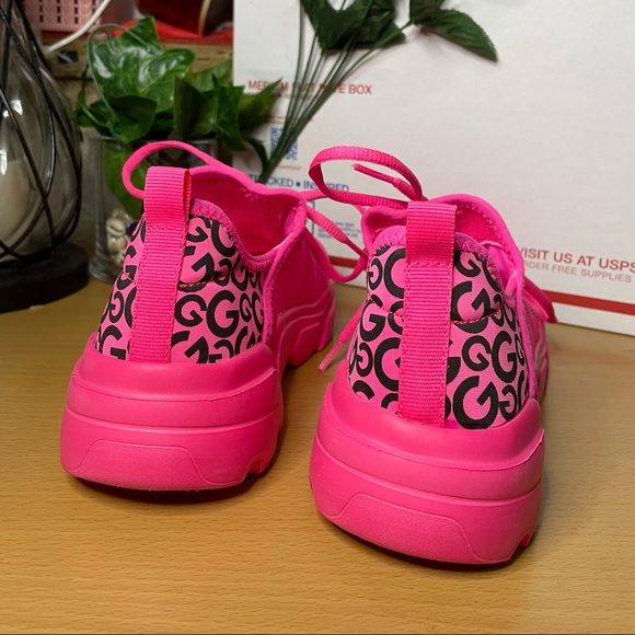 NEW Guess Women’s Hot Pink ‘GGHRISLY-R’ Low Top Running Sneakers - Picture 3 of 7